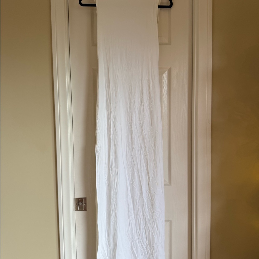 Elegant White Maxi Dress - Picture 4 of 10